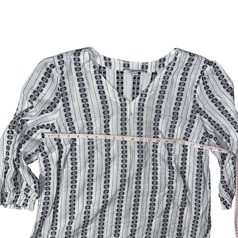 Croft & Barrow Navy and White Patterned Blouse